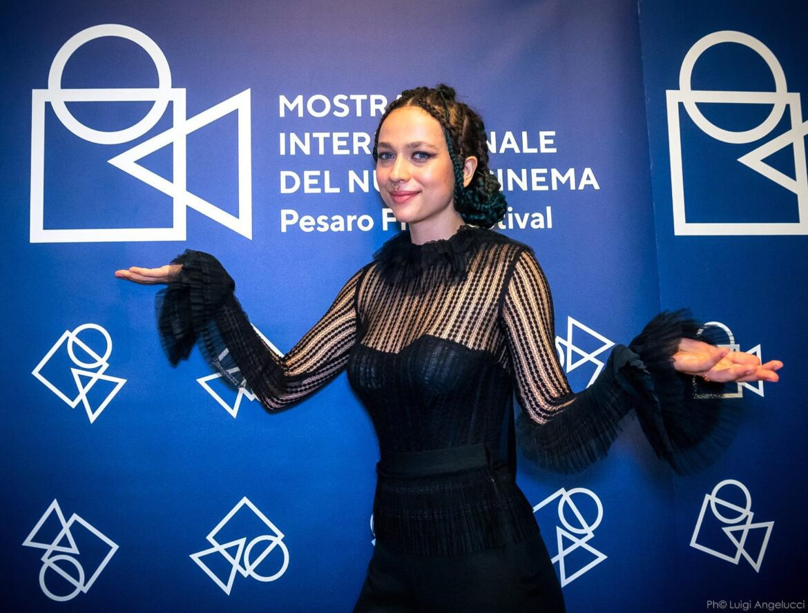 Antonia Fotaras, madrina del Pesaro Film Festival: “Noi cresciuti con i social rischiamo di normalizzare competizione tossica”