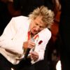 Rod Stewart, malore nel concerto e maschera per ossigeno: “Svengo”