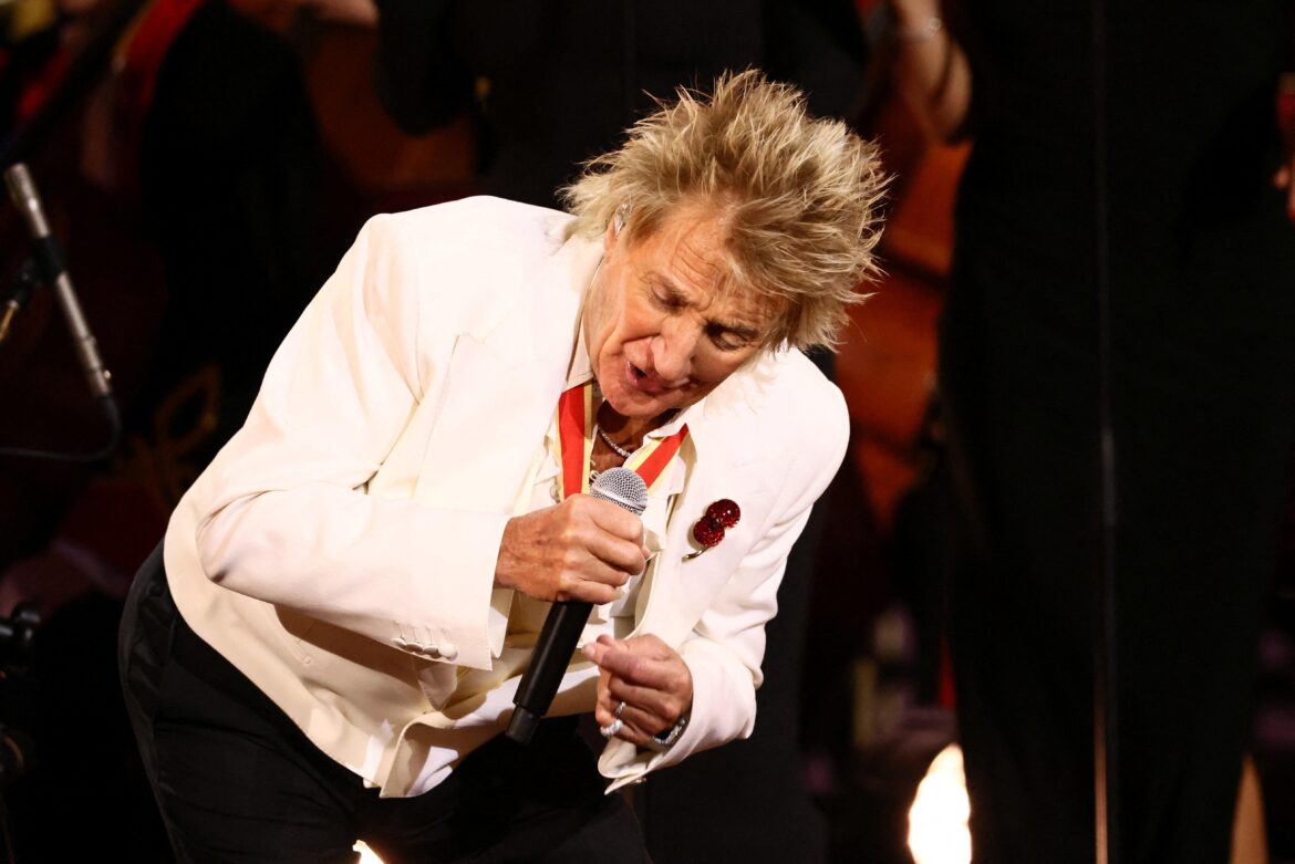 Rod Stewart, malore nel concerto e maschera per ossigeno: “Svengo”
