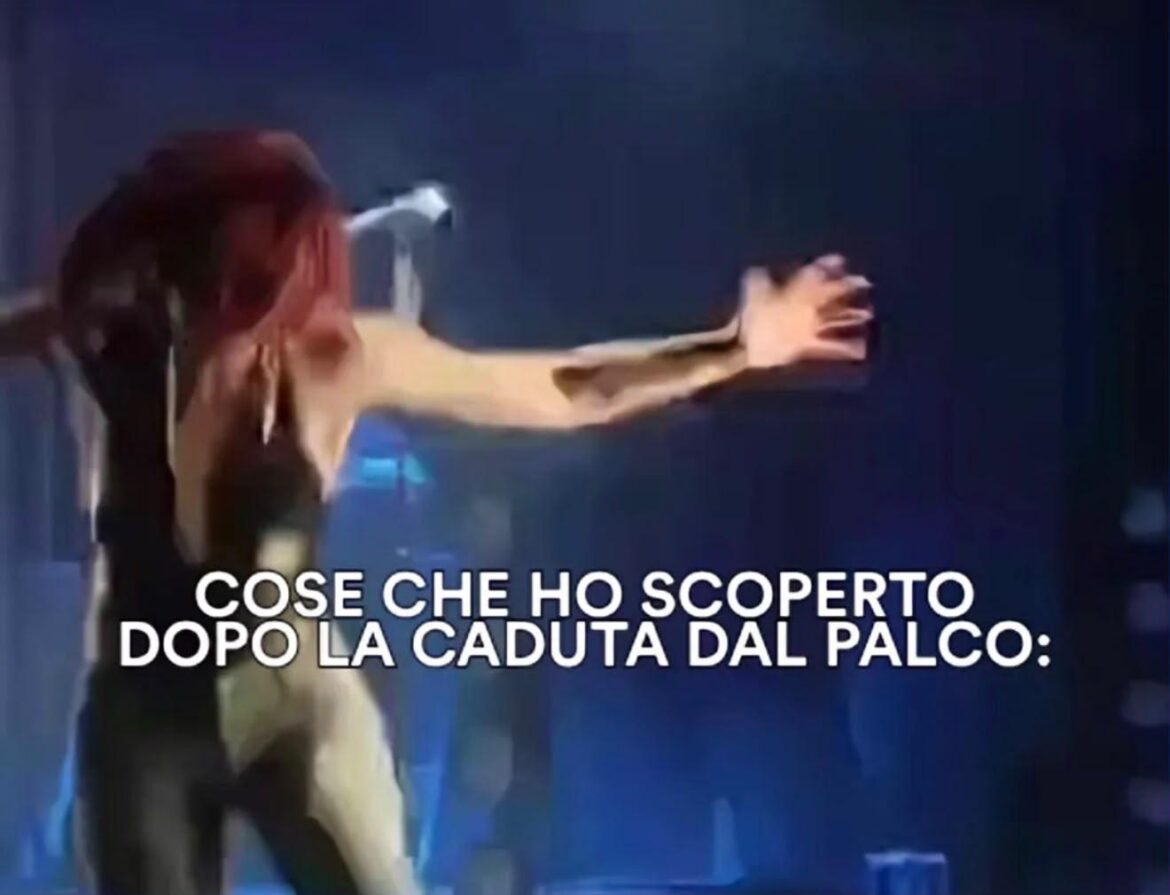Noemi ironizza sulla caduta dal palco e cita Jovanotti: “La vertigine non è paura di cadere ma voglia di volare”